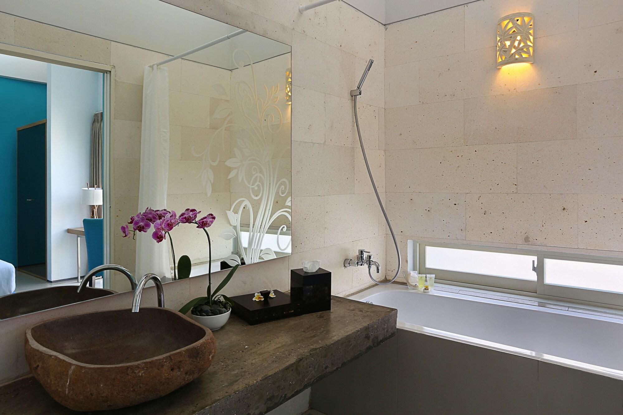 Garden Bay View Villa นูซาดูอา ภายนอก รูปภาพ